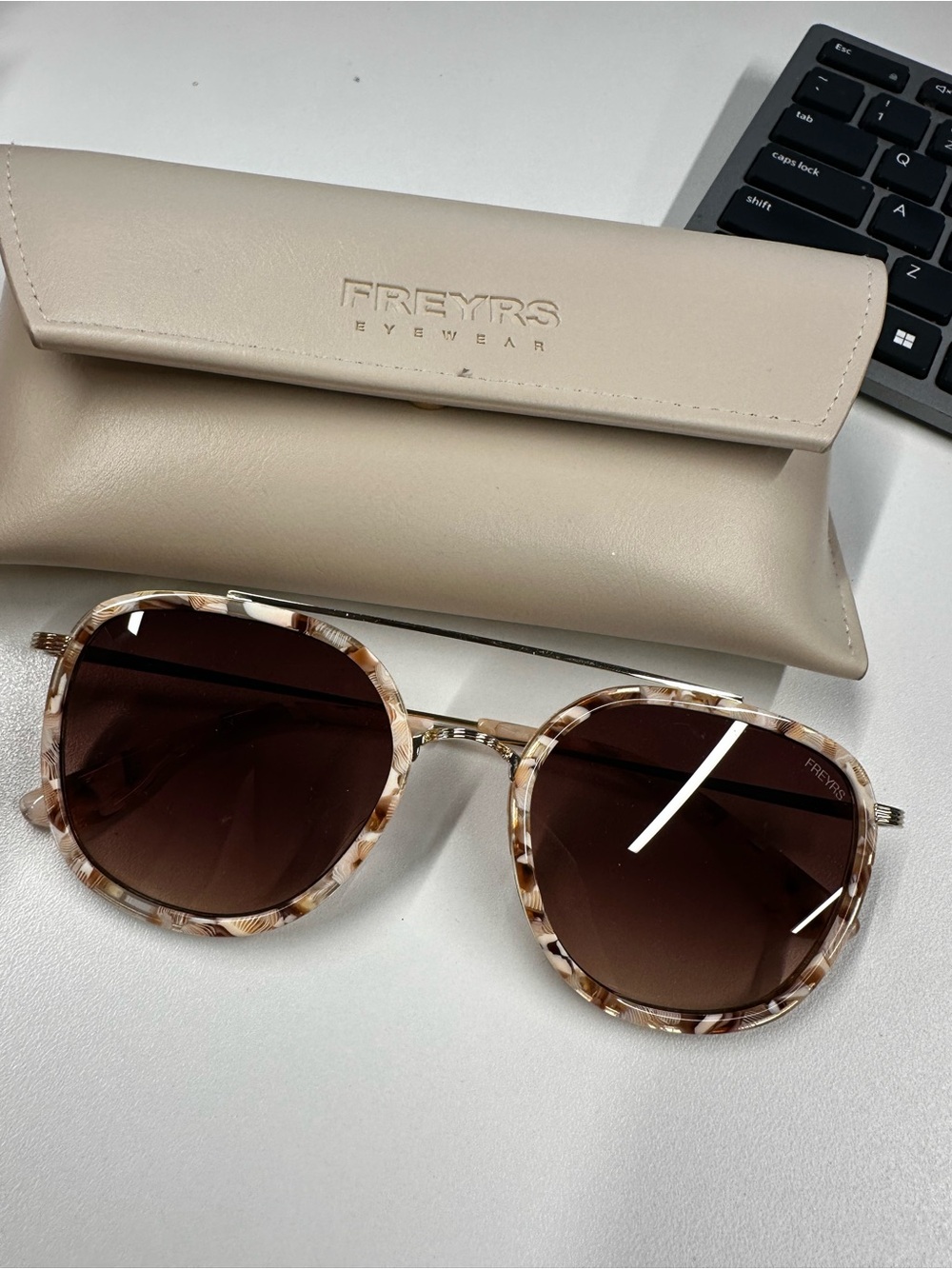 FREYRS Women’s Beige Tortoiseshell Sunglasses with Brown Gradient Lenses